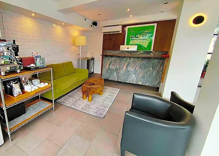 호텔 Gomez House By Durban Poblacion Makati 3*