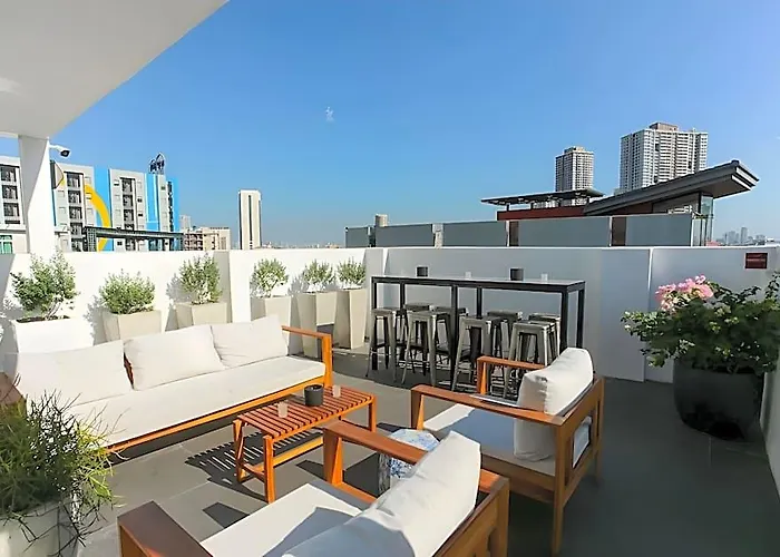 호텔 Gomez House By Durban Poblacion Makati 3*