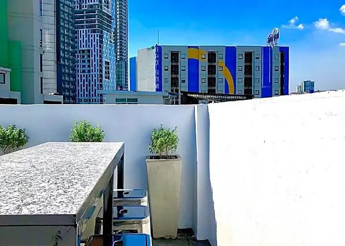 호텔 Gomez House By Durban Poblacion Makati 3*