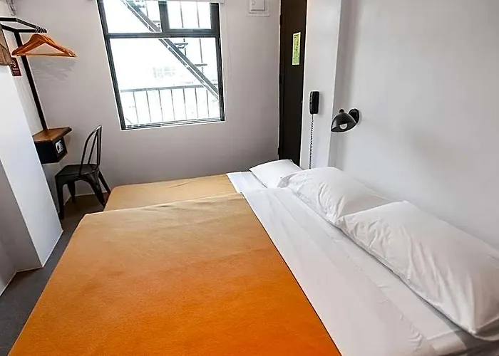 Gomez House By Durban Poblacion Makati 3* 마닐라