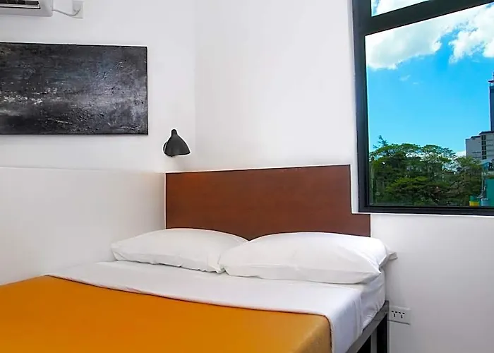 Gomez House By Durban Poblacion Makati 3* 마닐라
