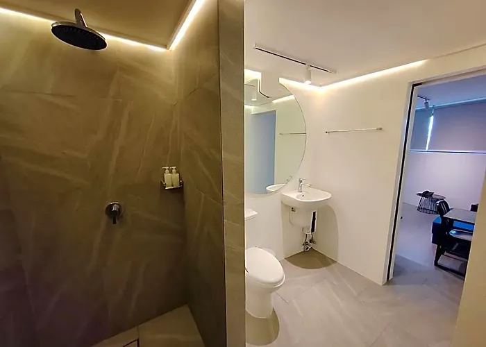 Gomez House By Durban Poblacion Makati