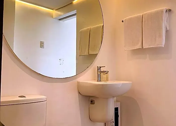 Gomez House By Durban Poblacion Makati 호텔 3*
