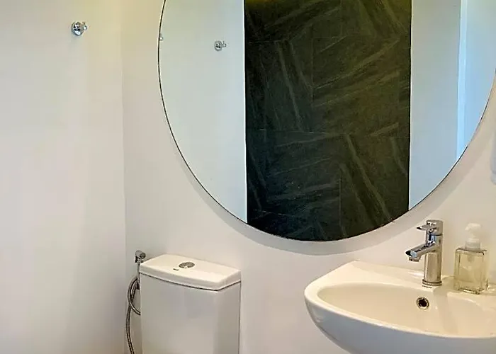 호텔 Gomez House By Durban Poblacion Makati 3*