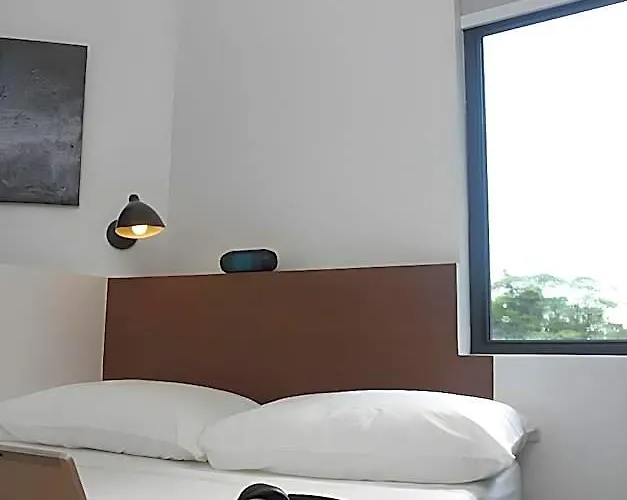 Gomez House By Durban Poblacion Makati 호텔