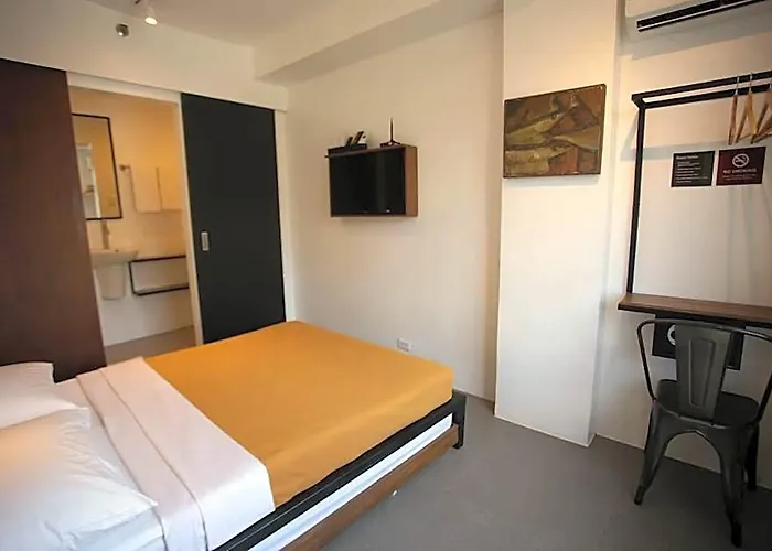 호텔 Gomez House By Durban Poblacion Makati 3*
