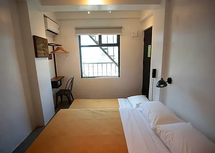 Gomez House By Durban Poblacion Makati 호텔