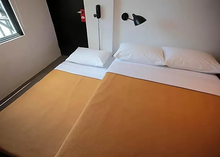 Gomez House By Durban Poblacion Makati Hotel
